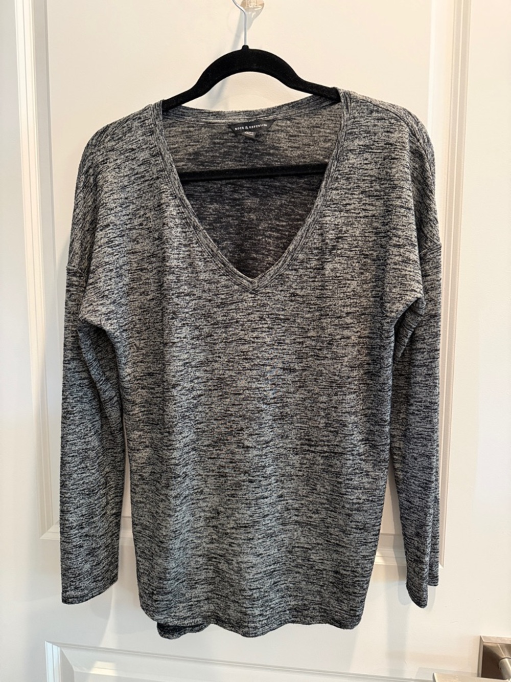 Rock & Republic Charcoal Heather V-Neck Top Tee
